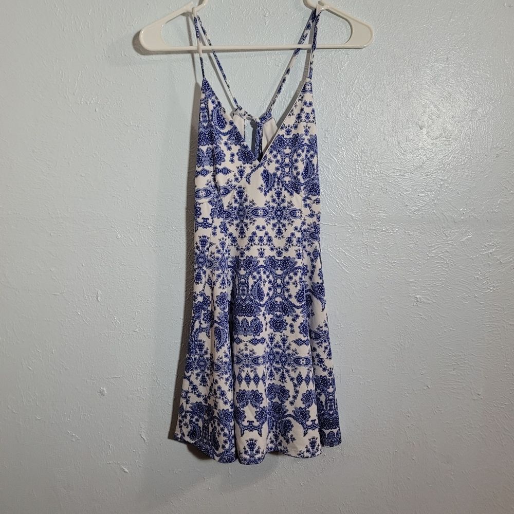 Adorable Xs Charlotte Russe Blue & White Paisley Mini Dress